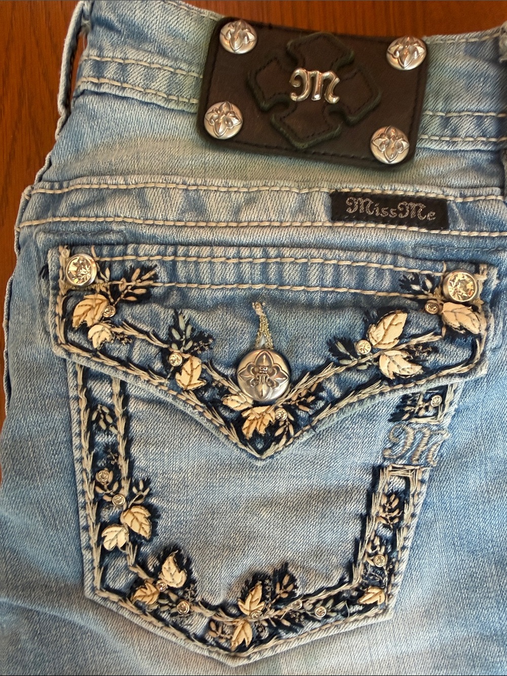 Miss Me Signature Bermuda Shorts Embellished 27